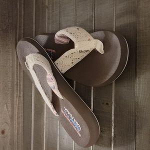 Skechers flip flops